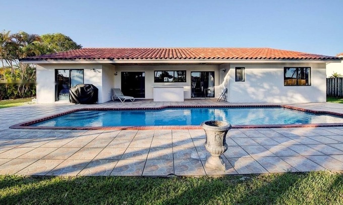Country Walk House | Entire House Huge Pool-Secluded/Huge Backyard