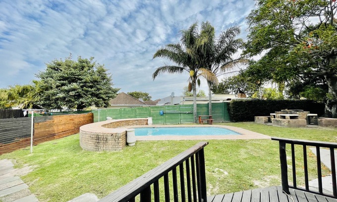 Beacon Bay House | Entire House in Beacon Bay - Golden Location