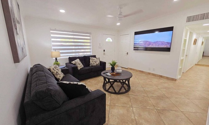Yuma House | Entire house in central Yuma Az 4 bedroom with AC, WiFi. Enjoy relaxation