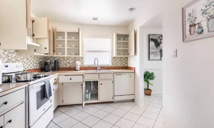 Indian Wells House | Entire House LESS than 4 Miles from Disney