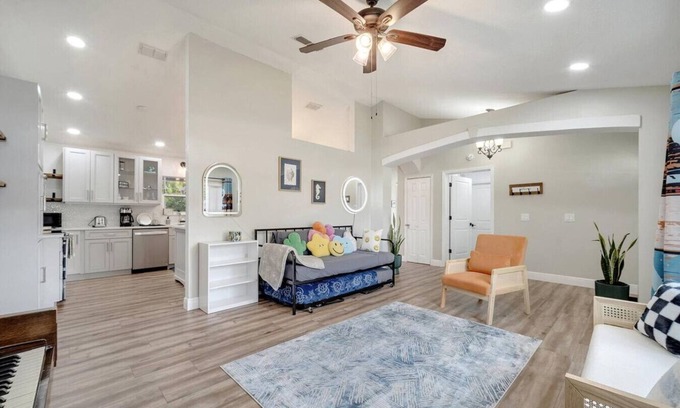 Deltona Lakes House | Entire House - Lovely Vacation House with Hot Tub