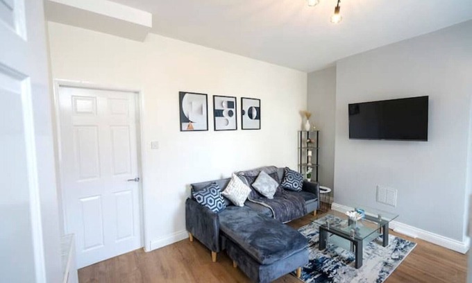 Birkenhead House | Entire House-Merseyside-Liverpool