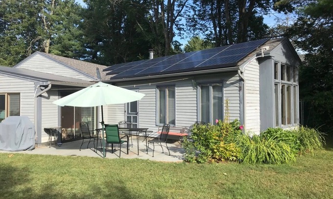 Peterborough House | Entire house on privately situated Lilac Hill abuts conservation land