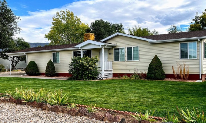 Enoch House | ★Entire House♥Pickle-ball★BBQ★WiFi/Arcade/Games★Basketball★Volleyball★Fire Pit