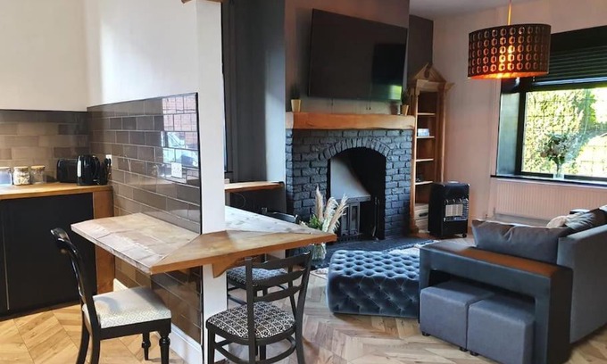 Rochdale House | Entire House Rochdale/Bamford - Free EV Charging