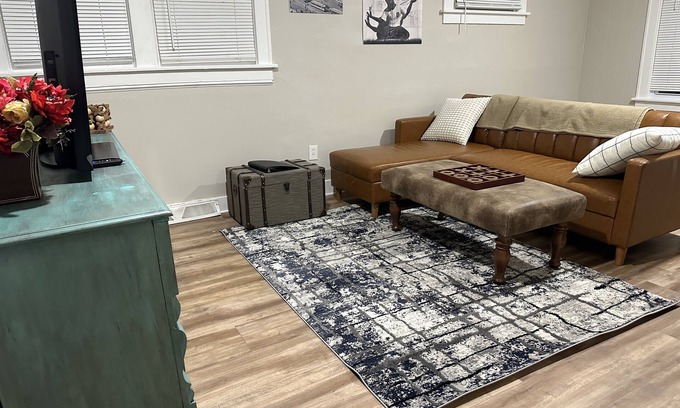 Hazel Park House | Entire house Spacious & Clean for 9. Close To Everything! with WiFi