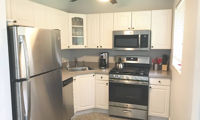 Middle River Terrace House | Entire House W/hot TUB Walk TO Wilton Manors