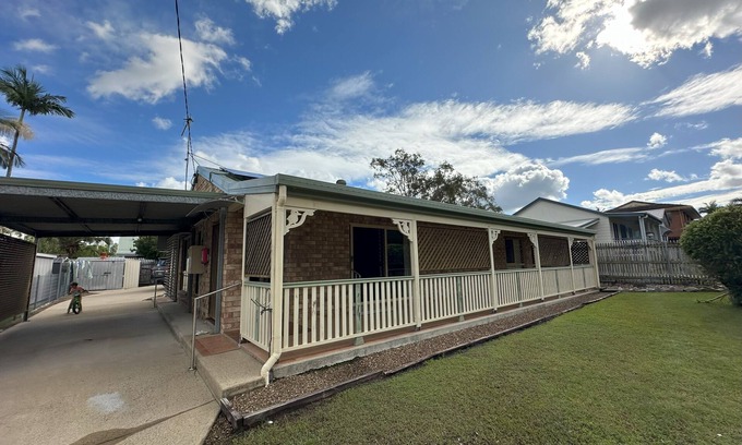 Tin Can Bay House | Entire house, walking distance to beach in a quiet spot in Tin Can Bay