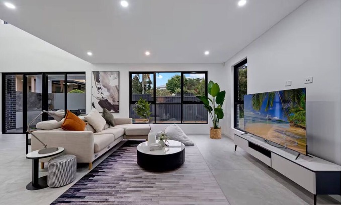 Peakhurst House | Entire House with 2 bedrooms and parking nearby Hurstville