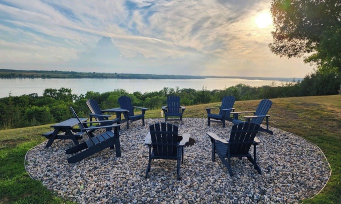Clinton House | Entire House with Gorgeous Views of Big Stone Lake!