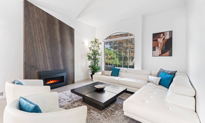 Fleetwood House | Entire House with Stylish Touches & Comfort. Family- Friendly