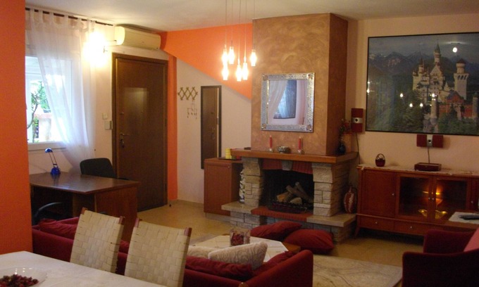 Oraiokastro House | ENTIRE INDEPENDENT AP/NT"Sweet Home"inThes/niki.Fireplace,A/C,BBQ,Garden,Parking