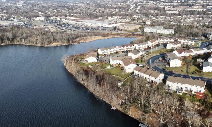 Dartmouth House | Entire Lakeside House New Renovated