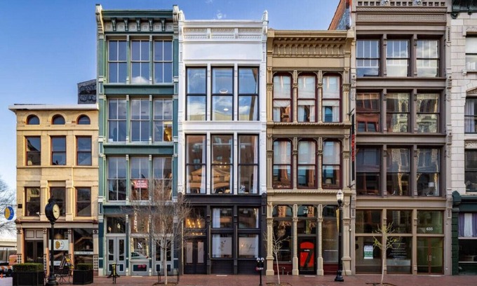 West Main Historic District Apartment | Entire Main St. Building · Entire Downtown Building w/7 suites! By Hollyhock
