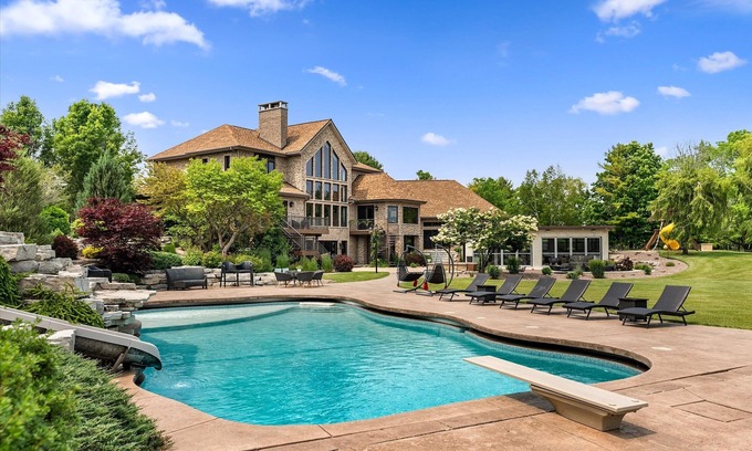 Newton House | Entire mansion on Lake Michigan! Perfect for hosting groups. Pool, games, & more