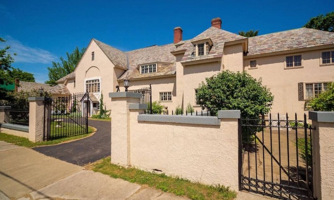 Ripley House | Entire Mansion · The Hamilton Mansion with Extraordinary Spaces