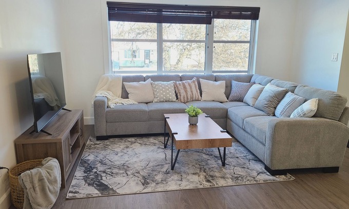 Regina House | ENTIRE NEW-BUILD SPACIOUS MAIN FLOORS EAST REGINA!