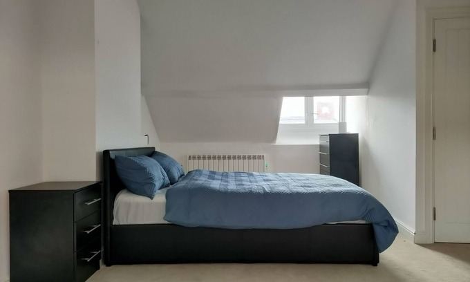 Leicester City Centre Apartment | Entire One Bedroom Flat in Leicester City Centre, with a Fully Equipped Kitchen