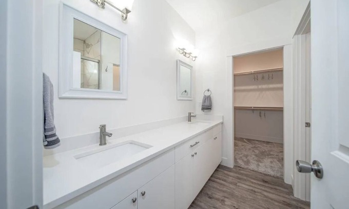 West Richland House | Entire place near wineries, BMX, sports & shopping