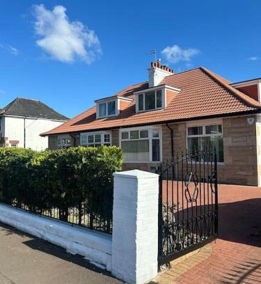Glasgow Apartment | Entire Private 1 Bedroom - Guest Suite in Glasgow