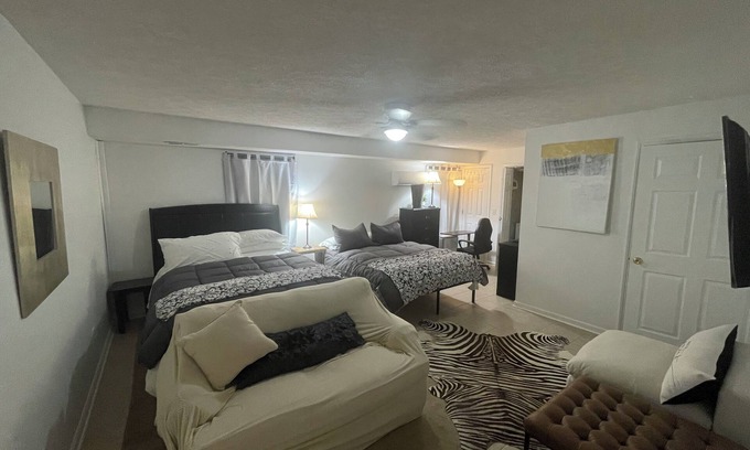 Klondike Apartment | Entire Private Apartment, 2 Queens, Kitchen, Laundry Room, Large Dining Table