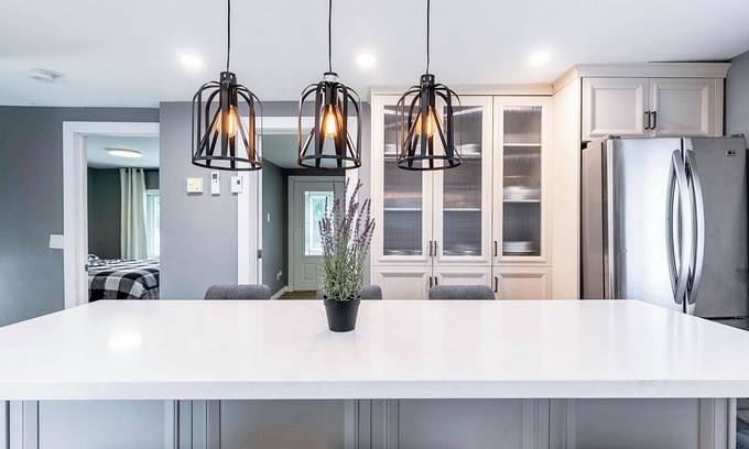 Longueuil House | Entire Renovated 4Brs House, Near DT, Free parking