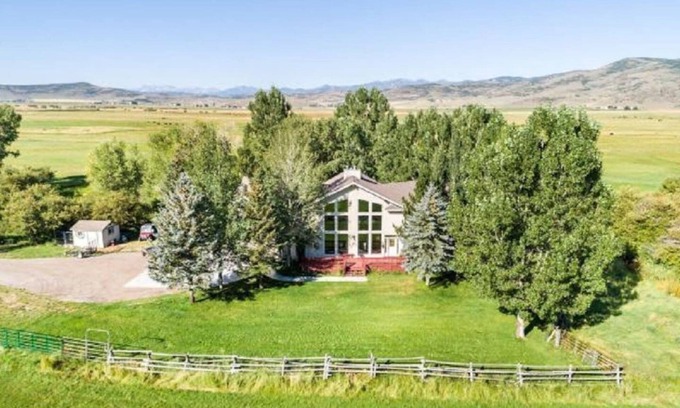 Kamas House | Entire River Ranch House, Mtn Views, Park City, Ski, Horses, Hot tub, 18 acres