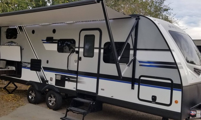 Inyokern House | Entire RV w/Murphy Bed, 5-Seater Couch w/Dinette & 2-Bunkbeds