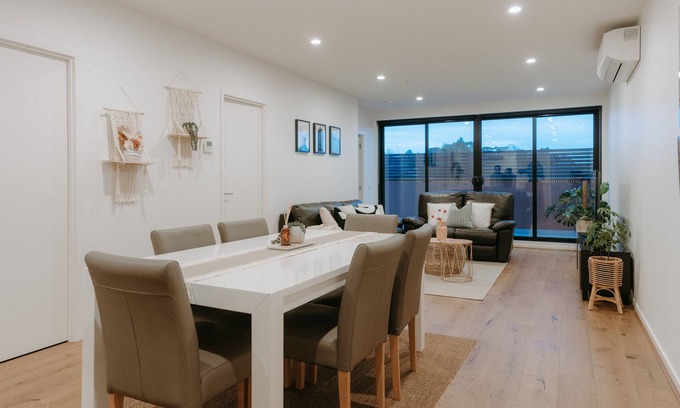 Glen Iris Apartment | Entire Spacious 3BR Luxe Apt in Camberwell
