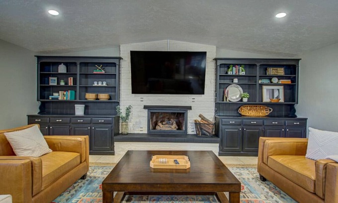 Norman House | Entire Spacious, Cozy home with backyard retreat