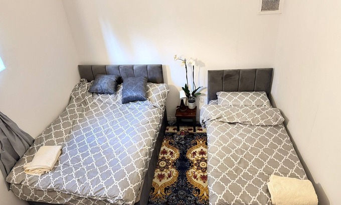 Purley Apartment | Entire Studio with 3 beds -20 mins from London Bridge and London Gatwick Airport