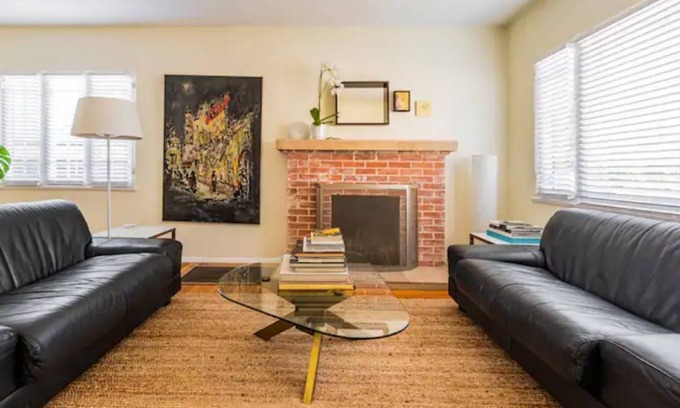 South Park House | Entire Stylish South Park 3BRM 2BA House & Yard