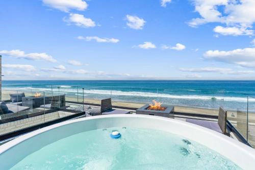 Mission Beach House | Entire Upper Oceanfront Masterpiece with Rooftop
