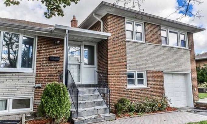 Newtonbrook House | Entire Upper Suite. Newtonbrook Updated Suite.