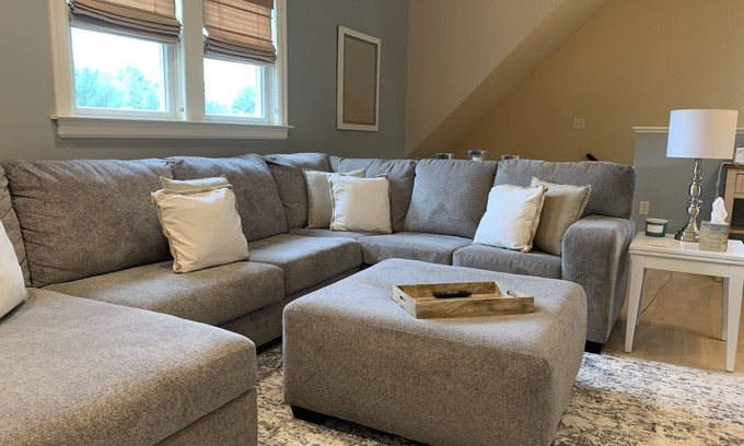 Carlisle House | ⭐️ Entire Upscale Carriage House w/Garage Parking