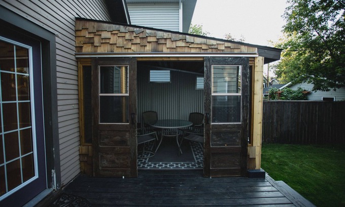 Saskatoon House | Entire Urban Farmhouse home 2 blocks off Broadway!