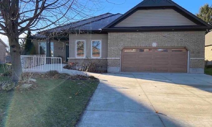 Port Elgin House | Entire Vacation Home with 5 Bedrooms & 3 Bathrooms
