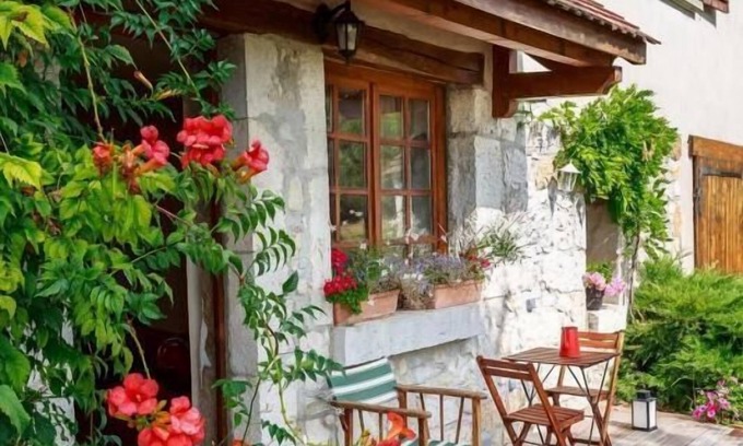 Saint-Paul House | Entre LES Lacs - St-paul-sur-yenne