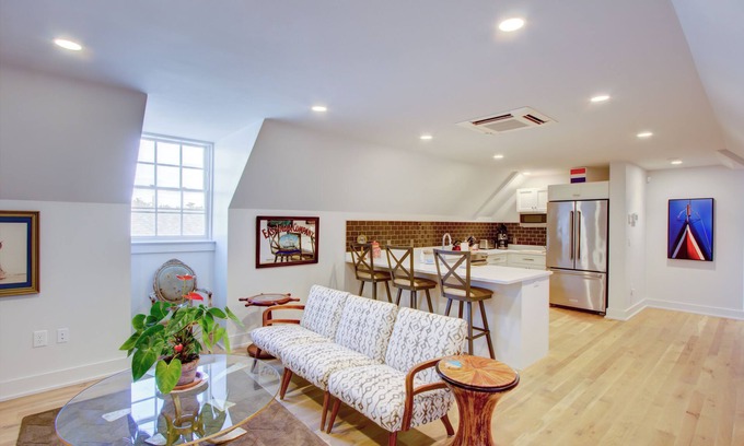 Charleston Historic District Condo | Enviable Location Blending Charm and Comfort