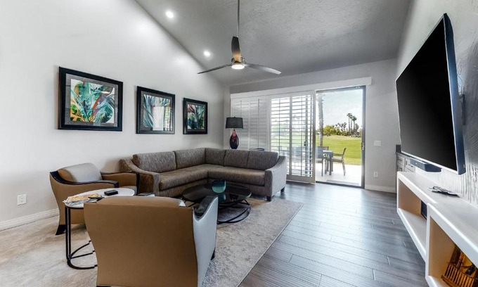 Palm Desert Hotel | Envious Escape