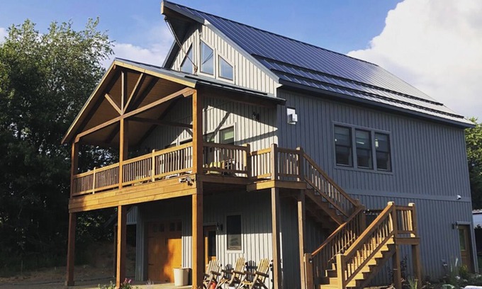 Chippewa Falls Other | Envisage Retreat: Cozy 2nd-Floor 'Coach House' Lodge for Serenity & Rejuvenation