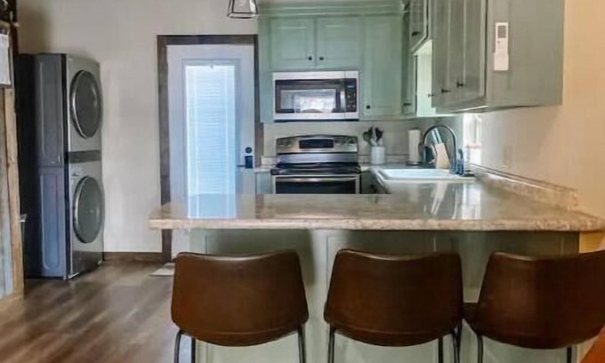 Irving Apartment | Enzo's Bungalow
