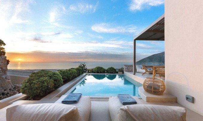 Santorini Villa | Eolia Senior Villa