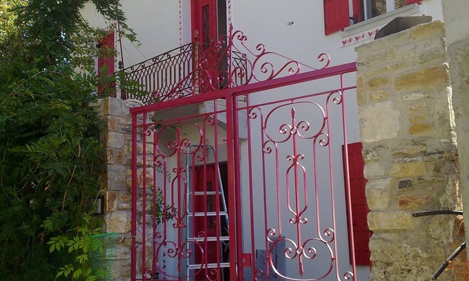 Horto Apartment | Epavli Sofia 1st floor apartment 30 metres from the sea