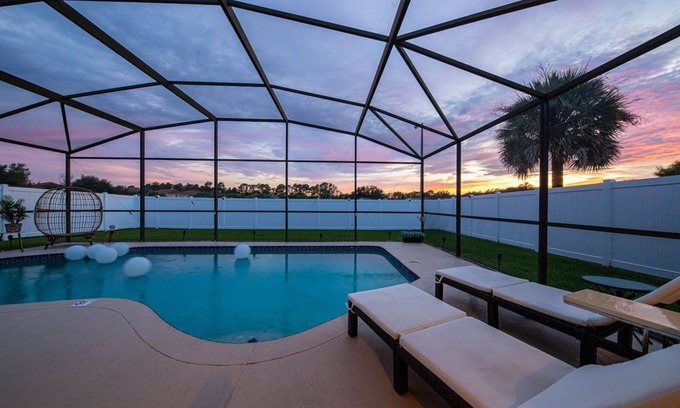 Lindfields House | Epcot themed, near disney, private pool and sunset view