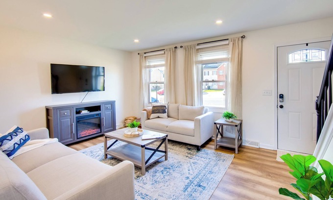 Ephrata House | Ephrata Rental Townhome w/ Balcony!