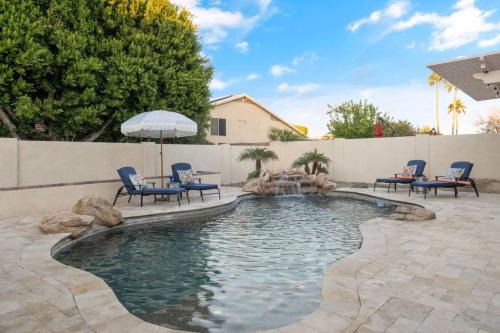 Peoria House | Epic 6BR with Foosball and Popcorn - Pool and Fire Pit