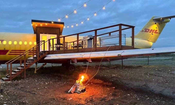 Houston House | Epic Alaskan Airplane Home DC-9