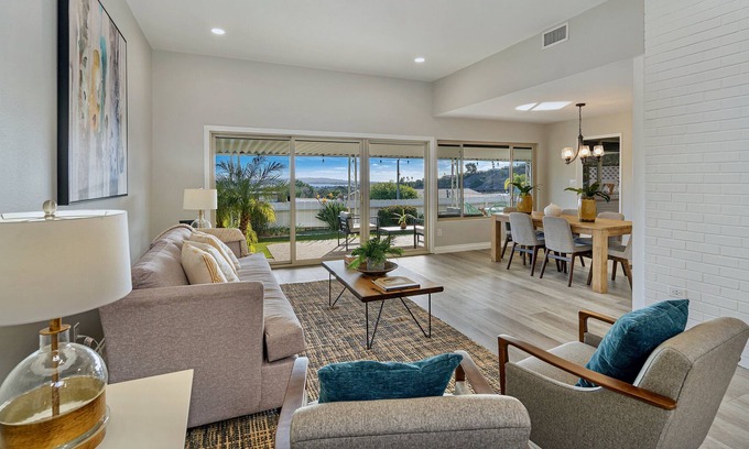Bay Ho House | EPIC bay views close to beaches!!