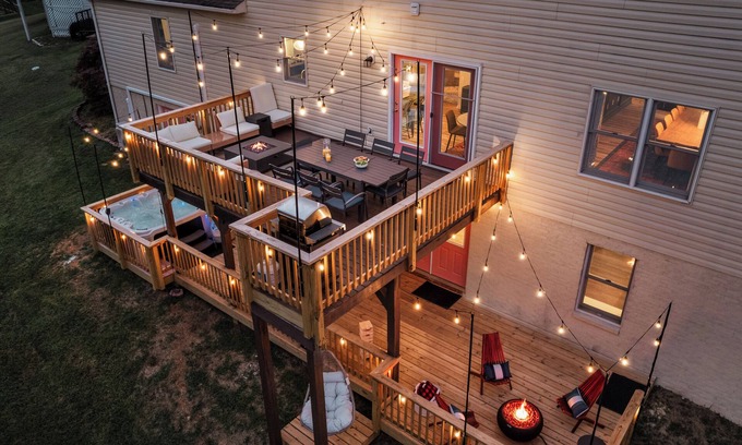 Massanutten House | Epic Family Stay - 40' Putting Green, Theater, Hot Tub, Sauna